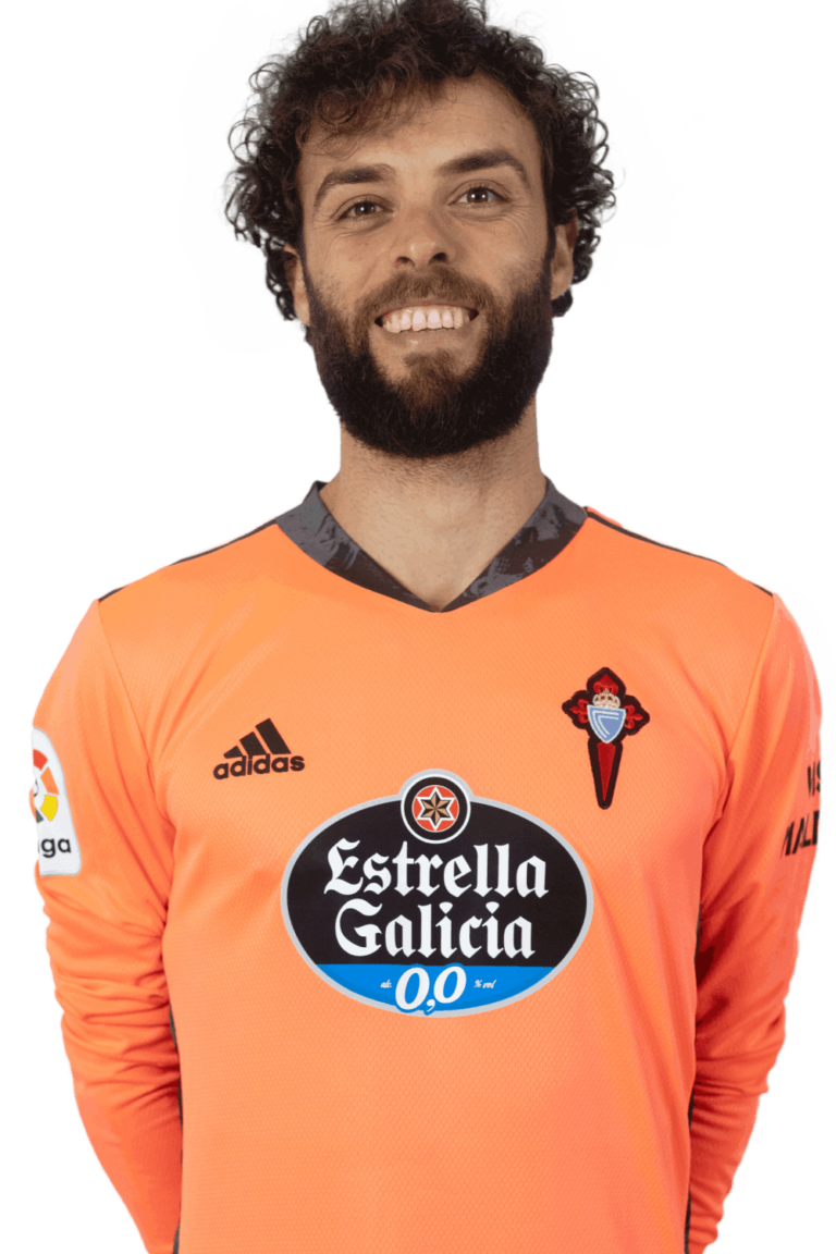 Imágen del jugador Sergio Álvarez posando