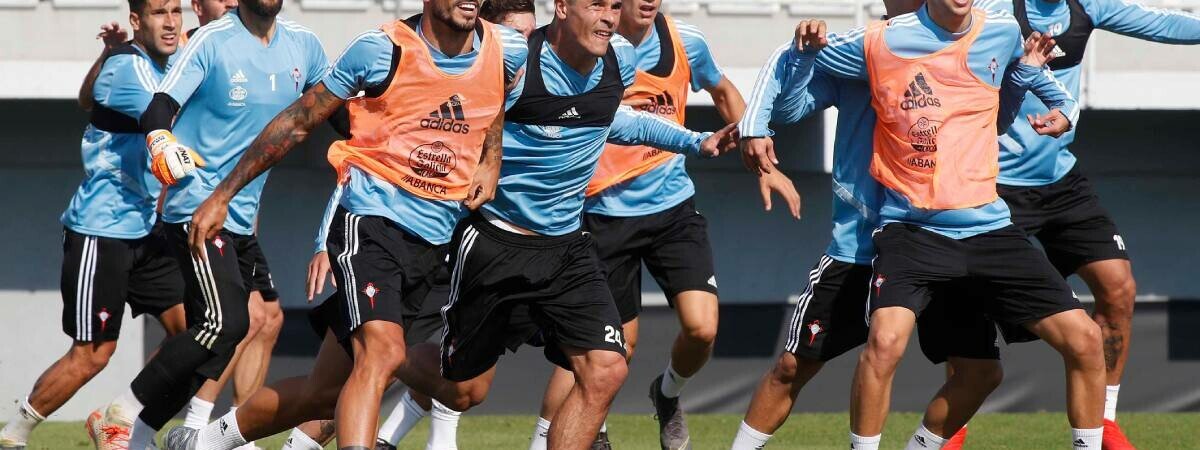 grupo-defensa-entrenamiento-celta-vigo-a-toxa-portonovo-160719.jpg