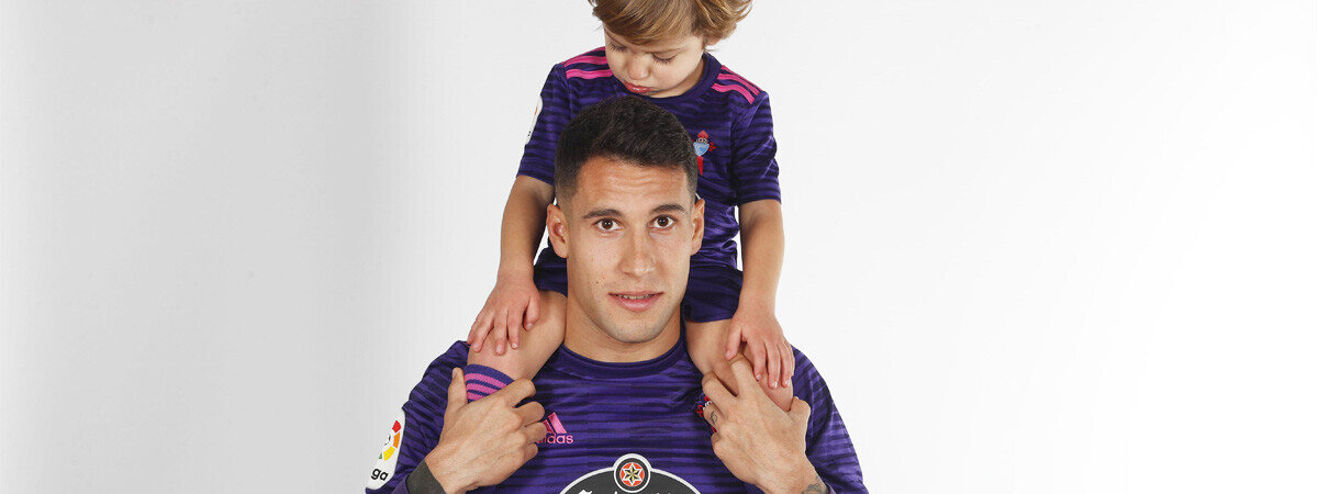 hugo-mallo-hijo-minikit-segunda-equipacion-2018-2019.jpg