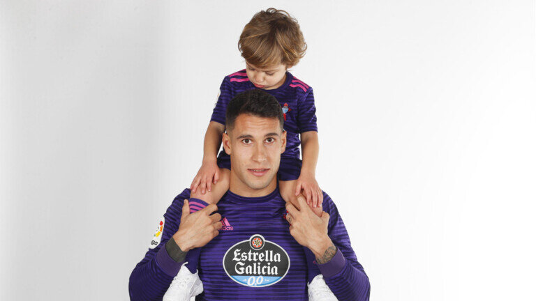 hugo-mallo-hijo-minikit-segunda-equipacion-2018-2019.jpg
