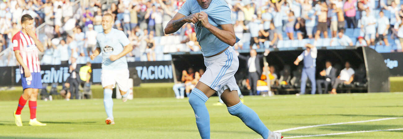 iago-aspas-escudo-celebracion-gol-balaidos-celta-vigo-atletico-madrid-liga-2018-2019.jpg
