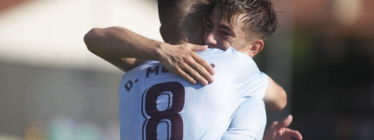 iker-losada-abrazo-celta-b-melilla-barreiro-2019-2020.jpg