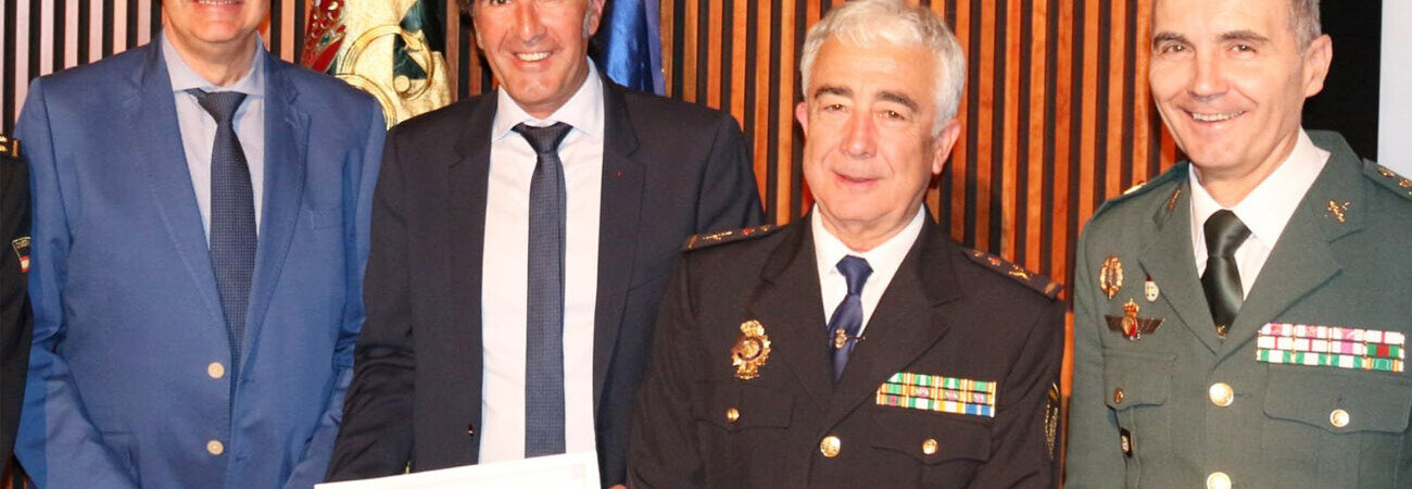 julio-vargas-mencion-honorifica-policia-nacional.jpg