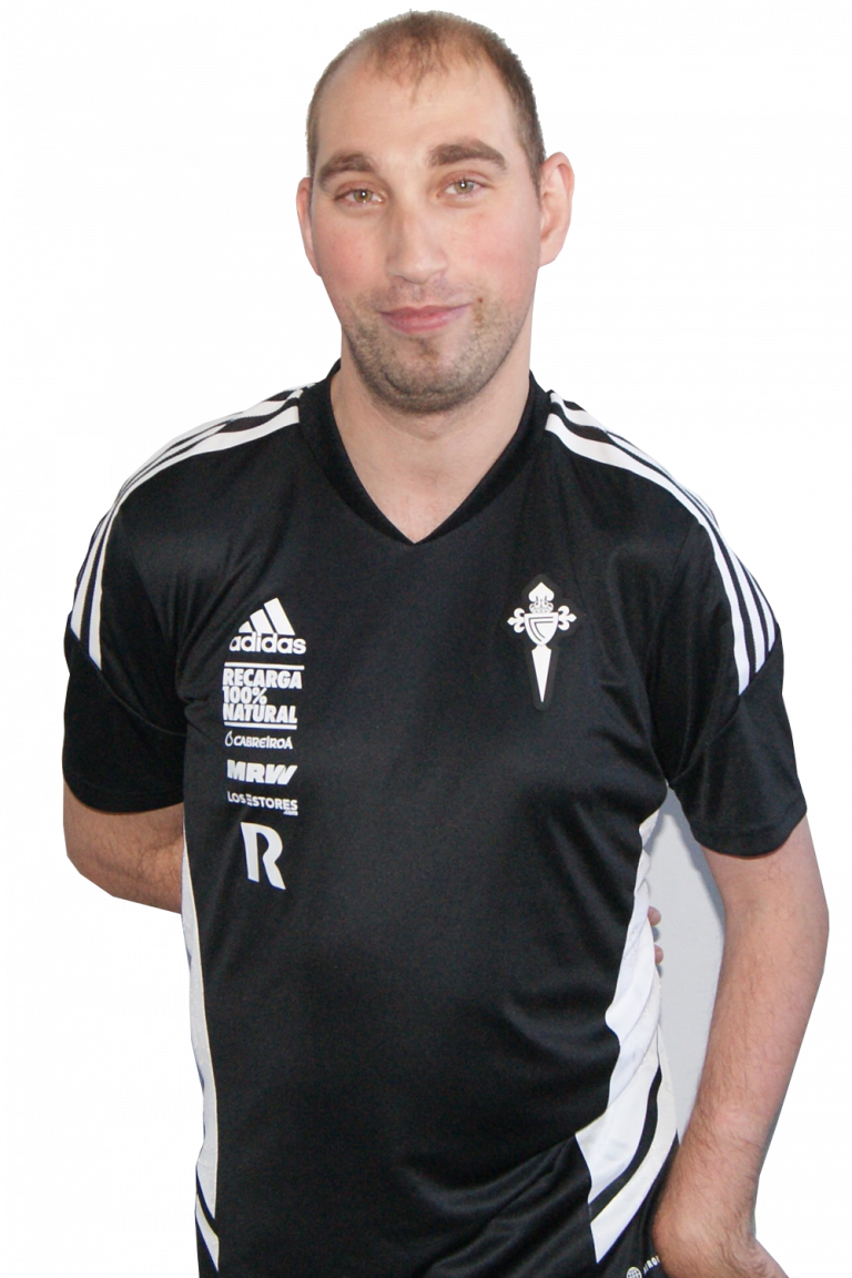 Imágen del jugador Adán Martínez Orge posando