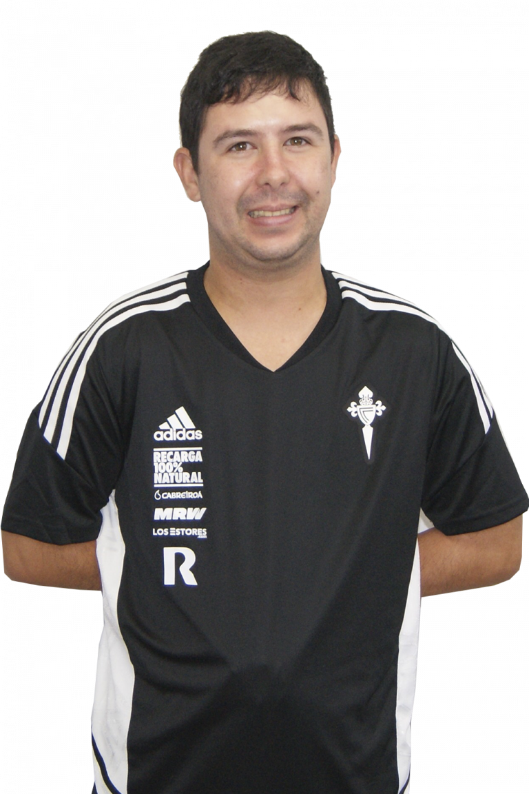 Imágen del jugador Aarón García Parente posando
