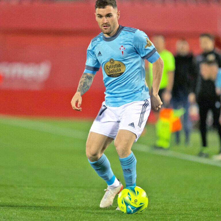 javi galan mallorca celta camiseta estrella galicia dorada cuadrada