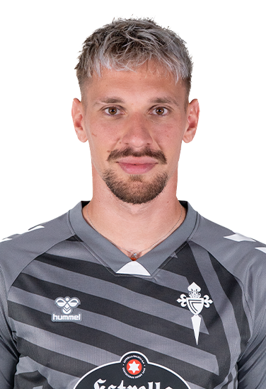 Imágen del jugador Andrei Radu posando